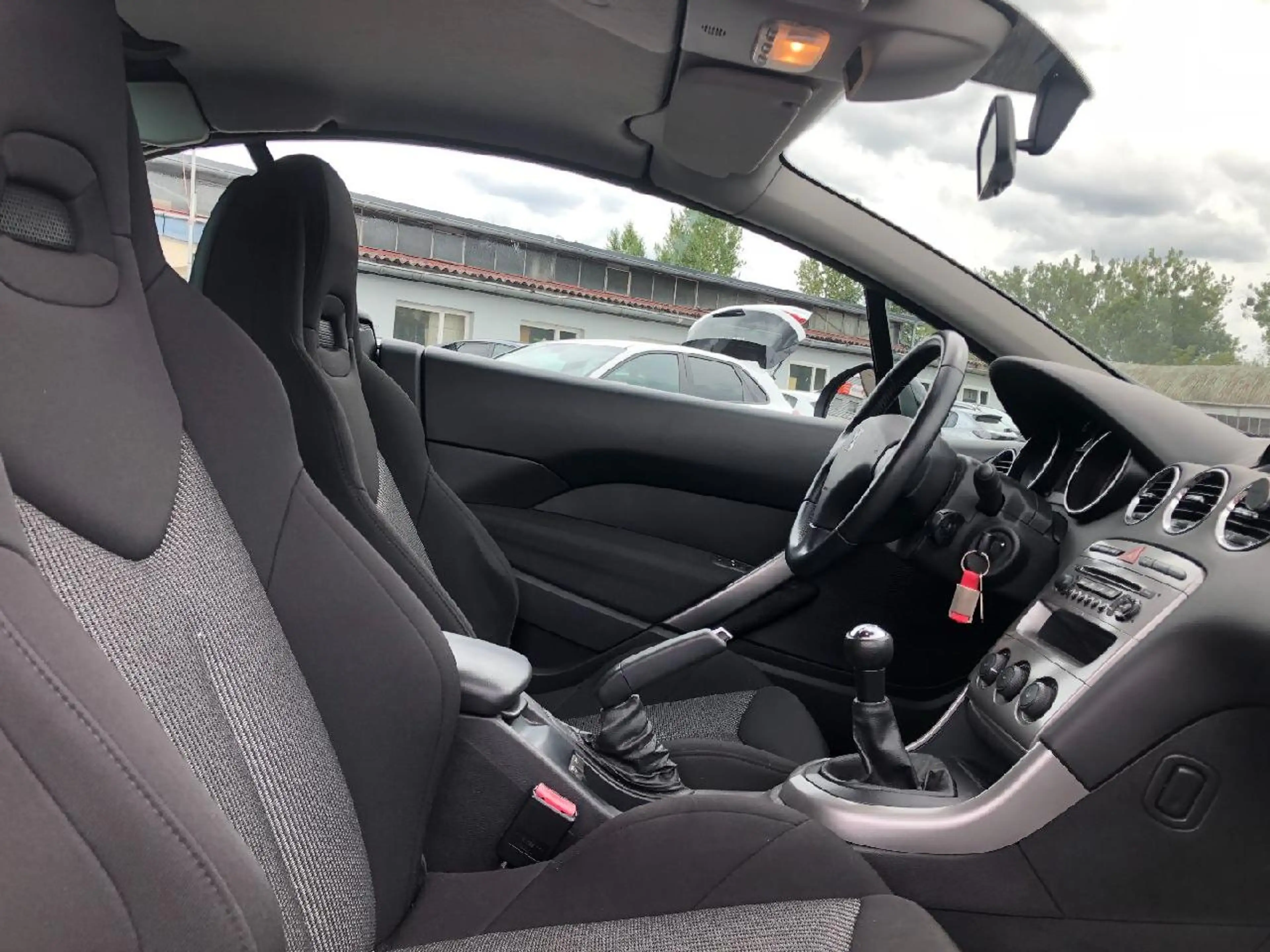 Peugeot 308 Access — photo 3