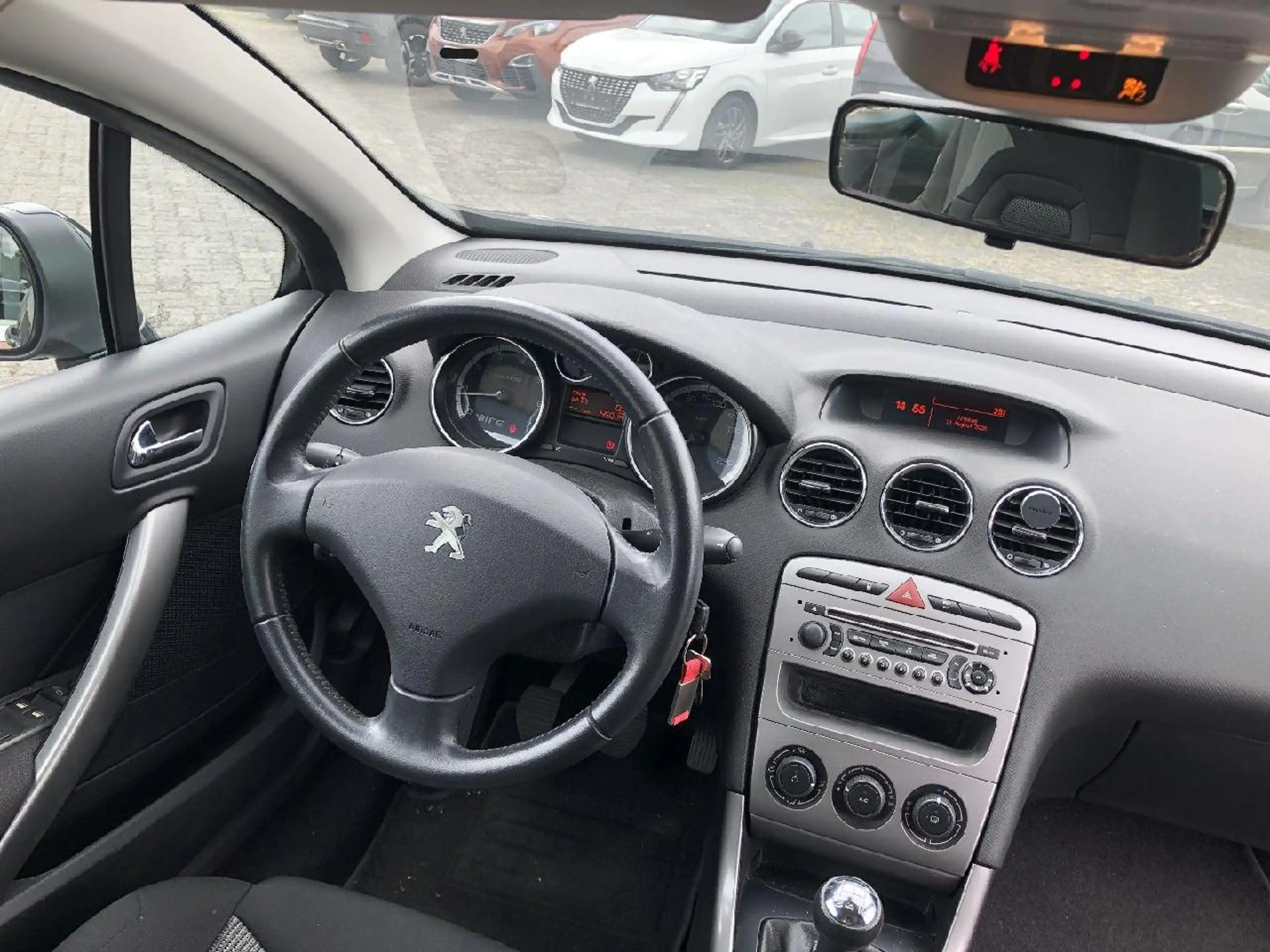 Peugeot 308 Access — photo 4