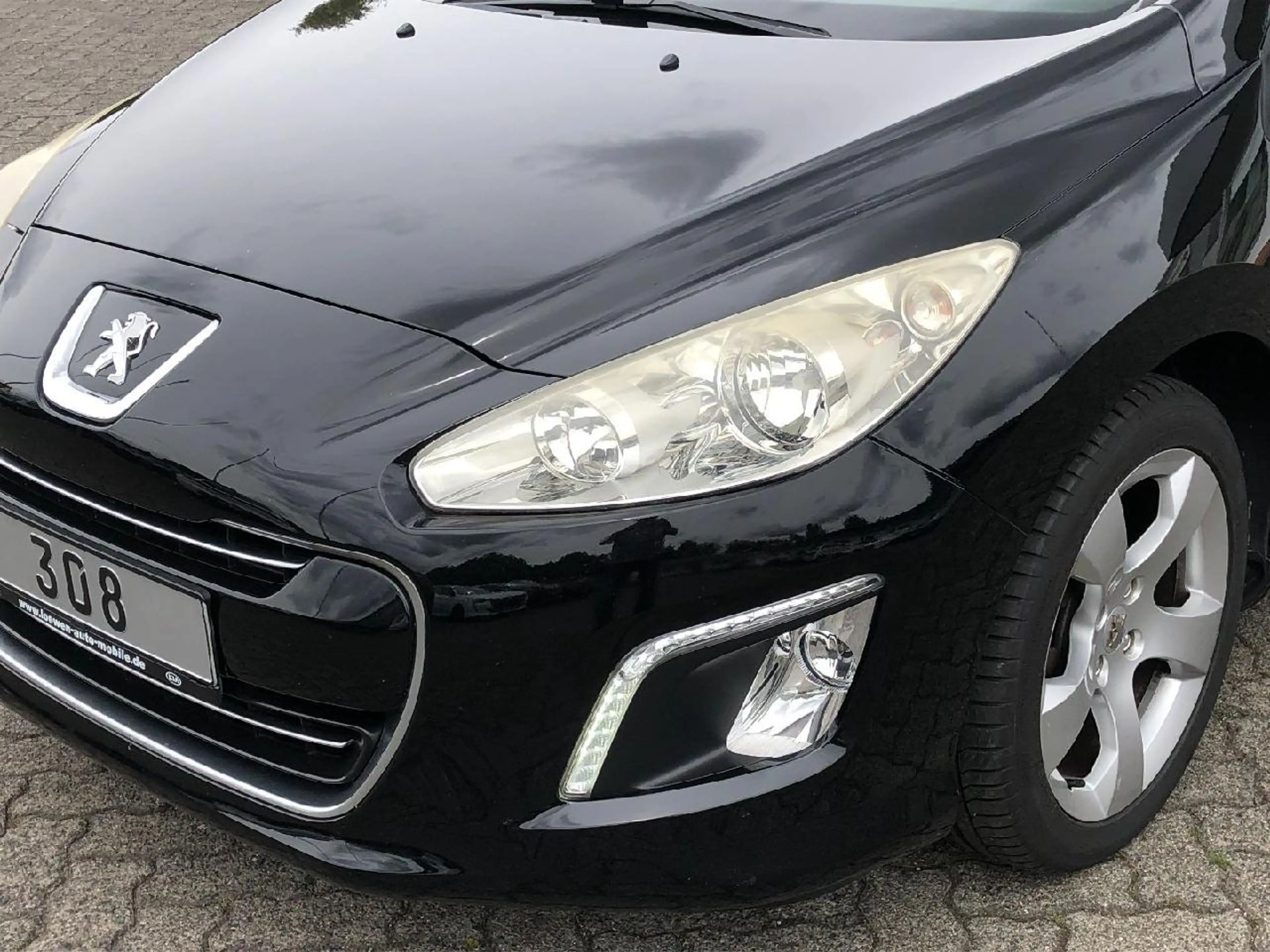 Peugeot 308 Access — photo 12