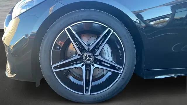 Mercedes-Benz C-Class view 5