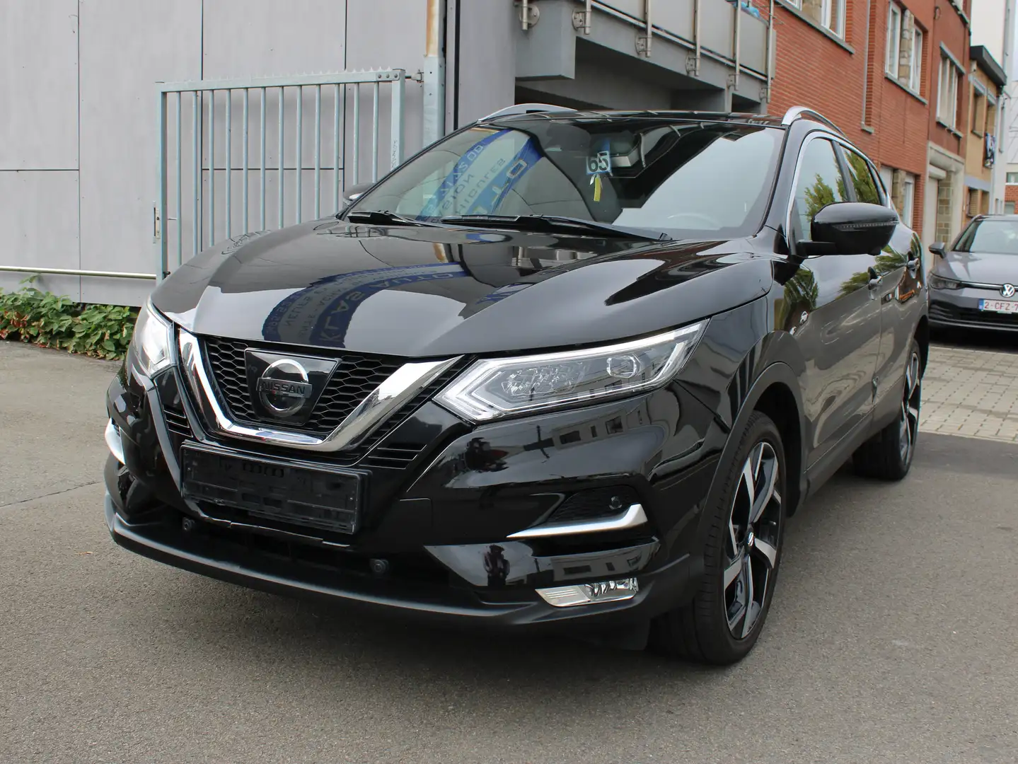 Nissan Qashqai 1.2i+CUIR+GPS+CAMERA+TOIT PANORAMIQUE Noir - 1