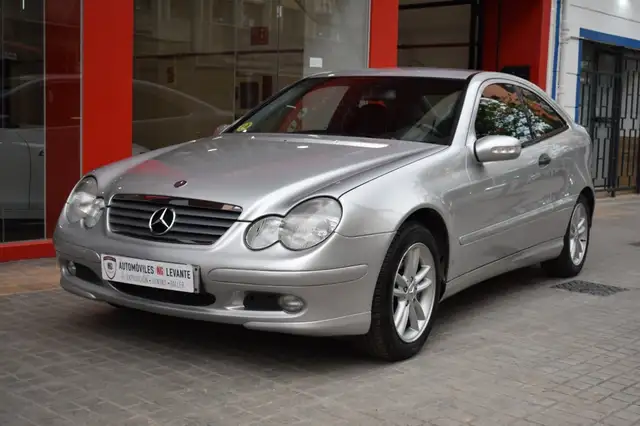 Mercedes-Benz MERCEDES-BENZ Clase C Pequeño  Automático de 3 P