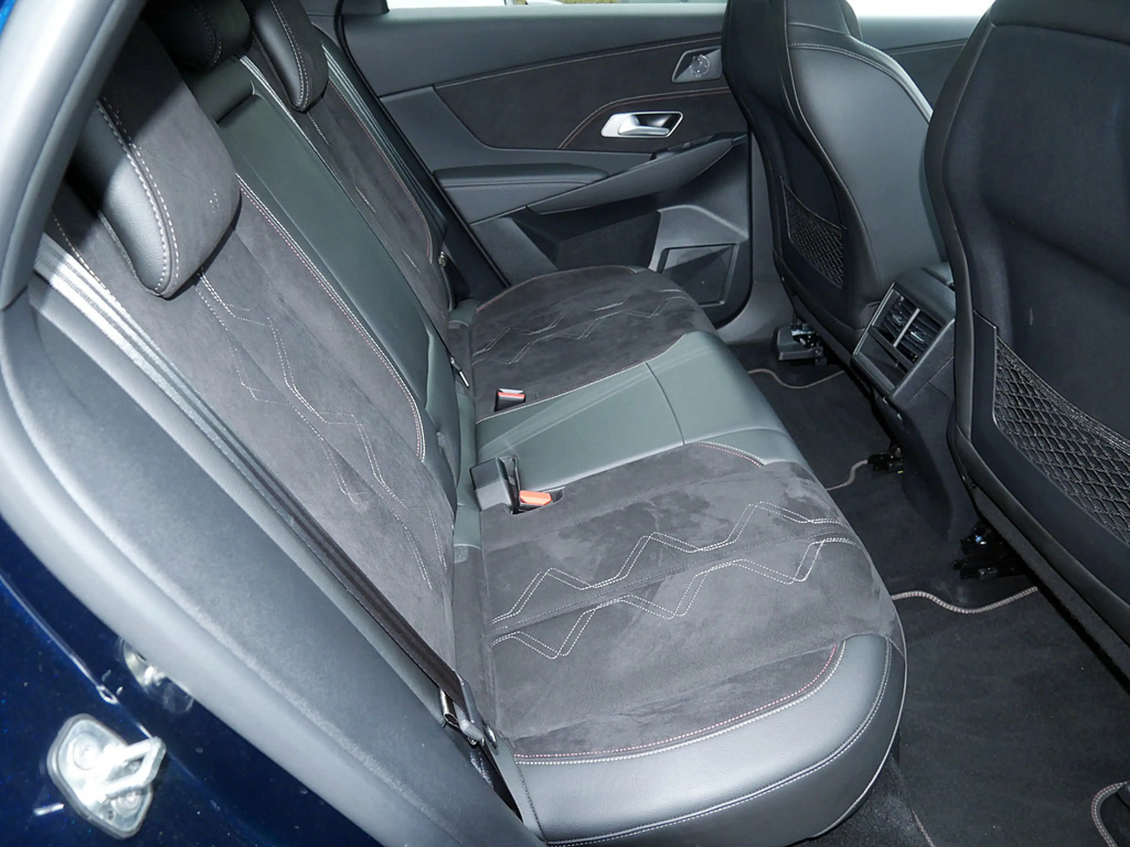DS Automobiles DS 7 Crossback Performance Line+ BlueHDi 130 — photo 10