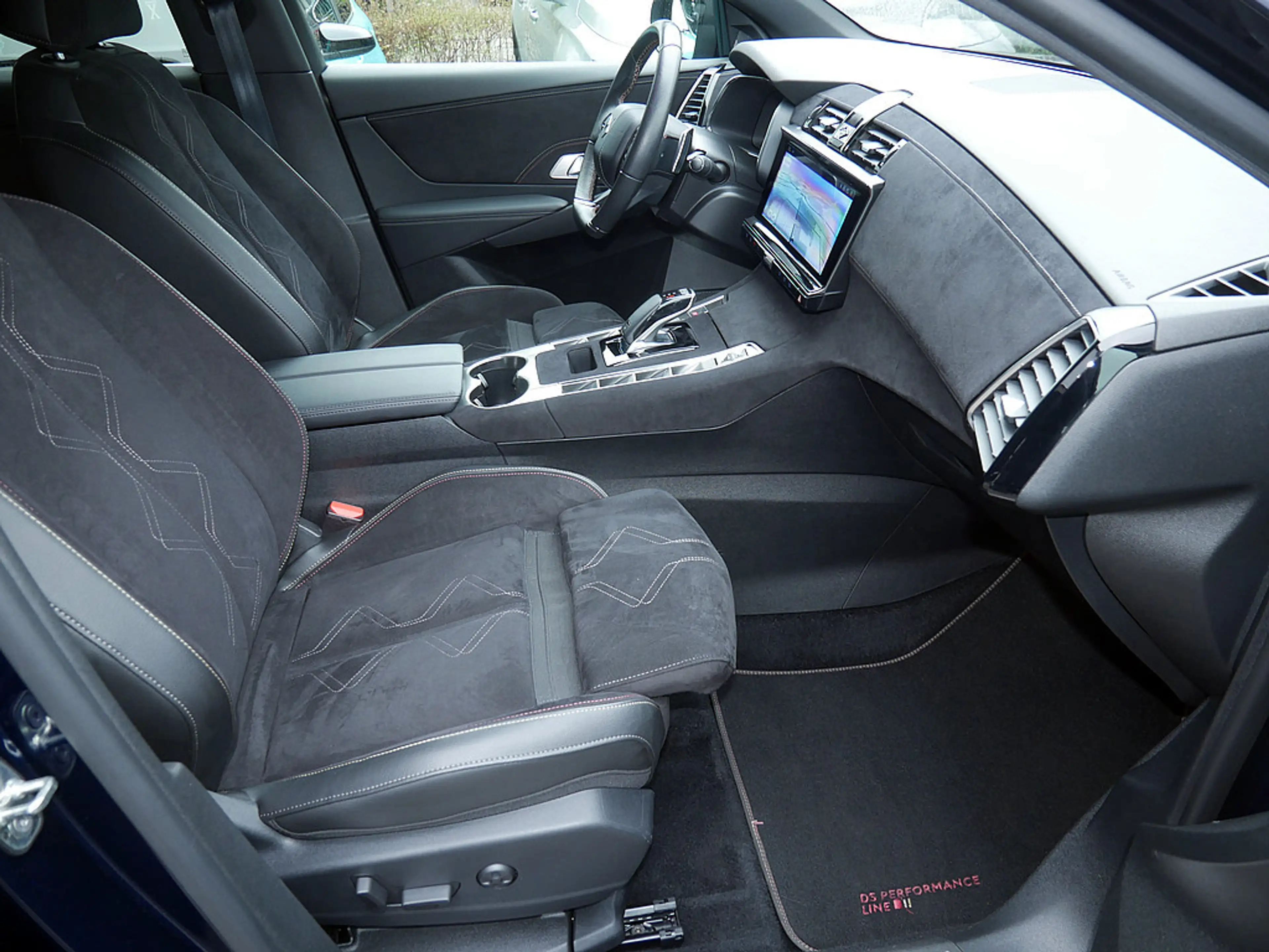 DS Automobiles DS 7 Crossback Performance Line+ BlueHDi 130 — photo 9