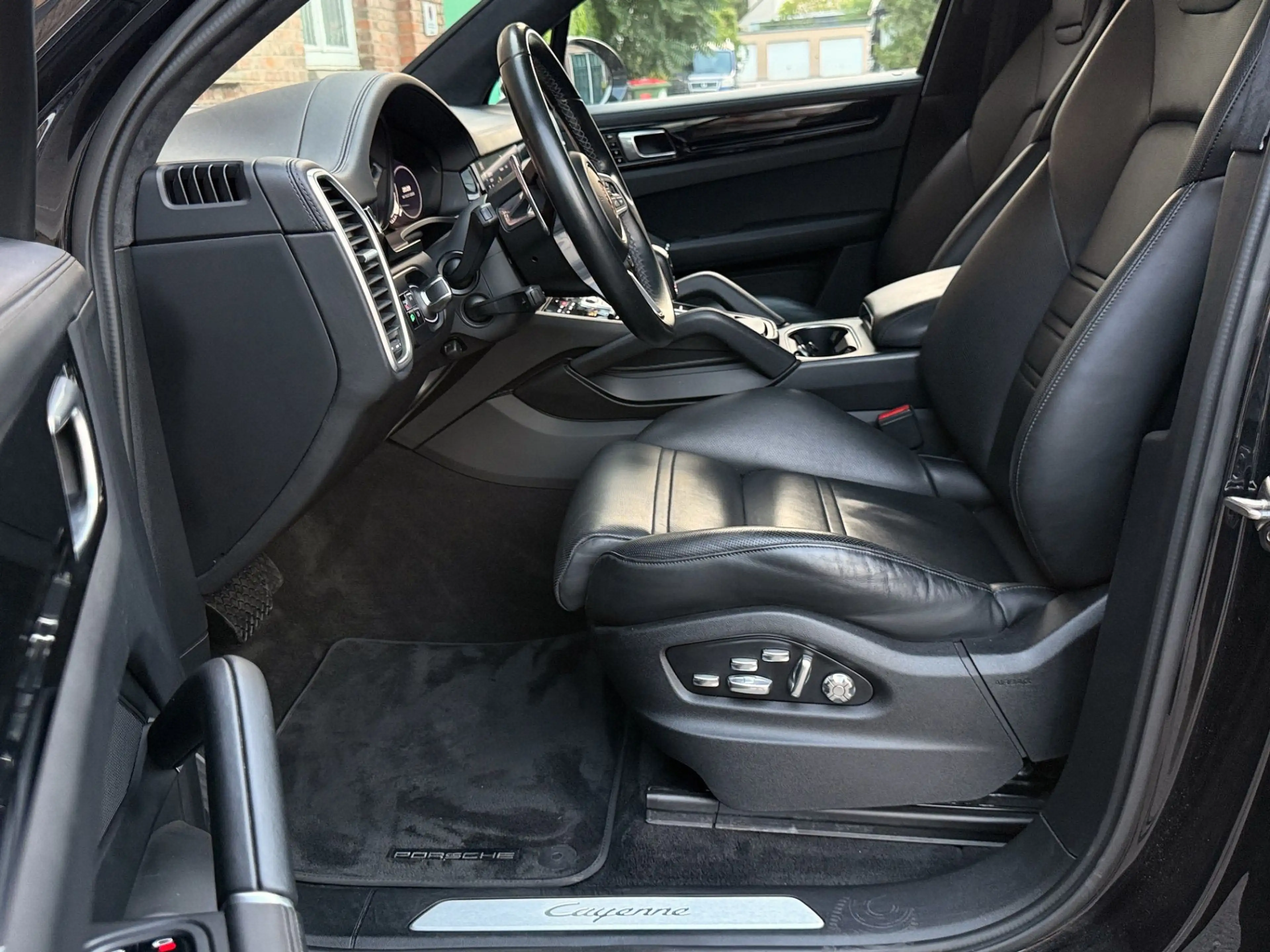 Porsche Cayenne III E-Hybrid *Mega-Ausstattung +Servicegepflegt 1 — photo 10