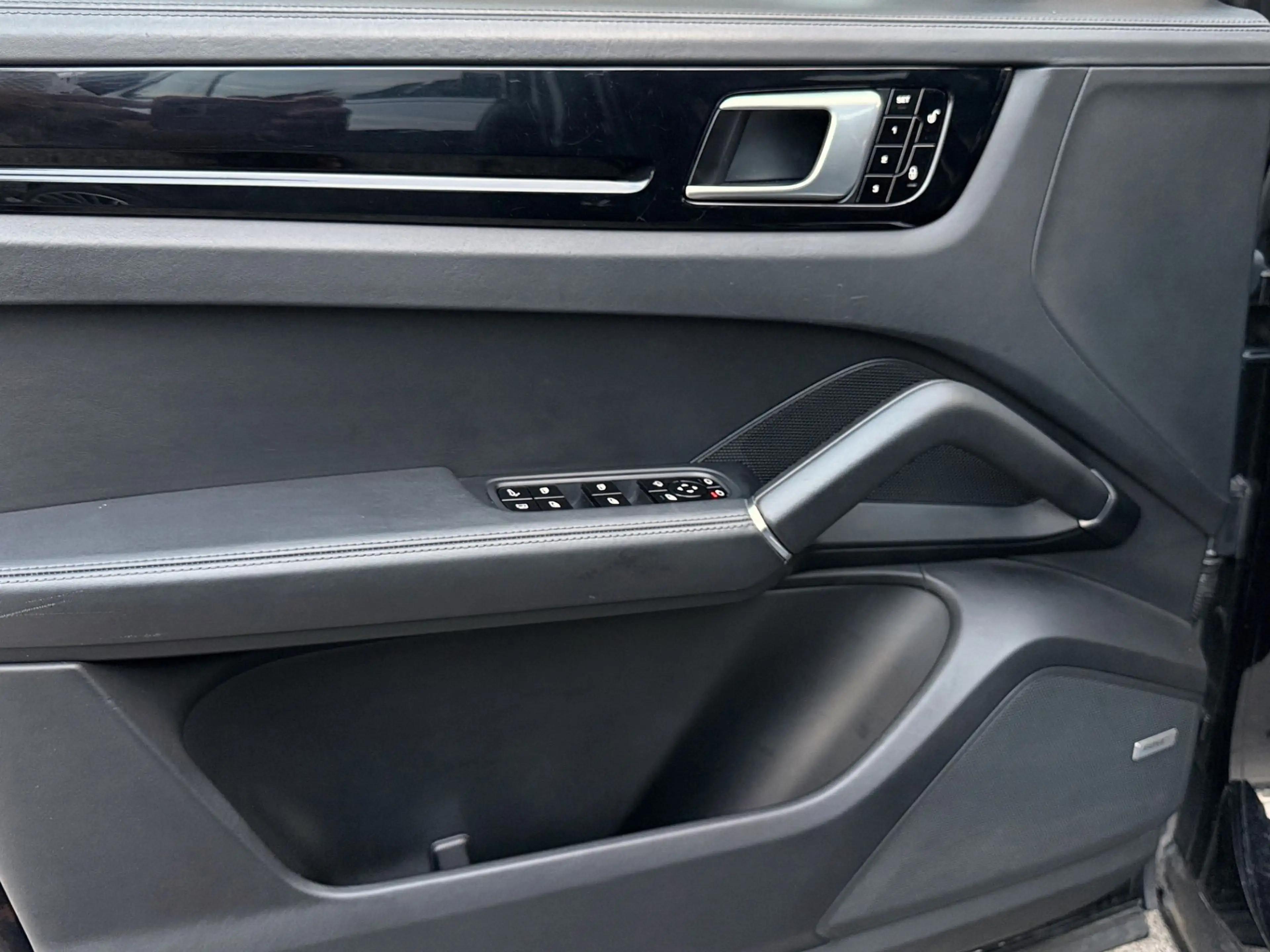 Porsche Cayenne III E-Hybrid *Mega-Ausstattung +Servicegepflegt 1 — photo 11