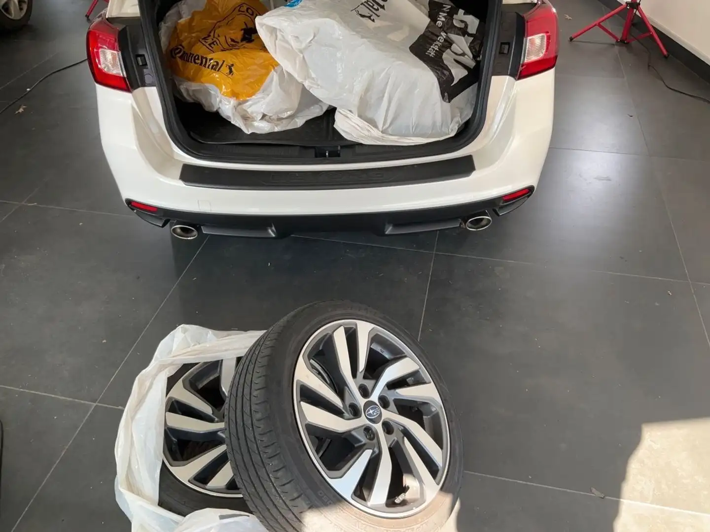Subaru Levorg Exclusive 4x4 Glasdach LED ACC Navi Leder Bílá - 2