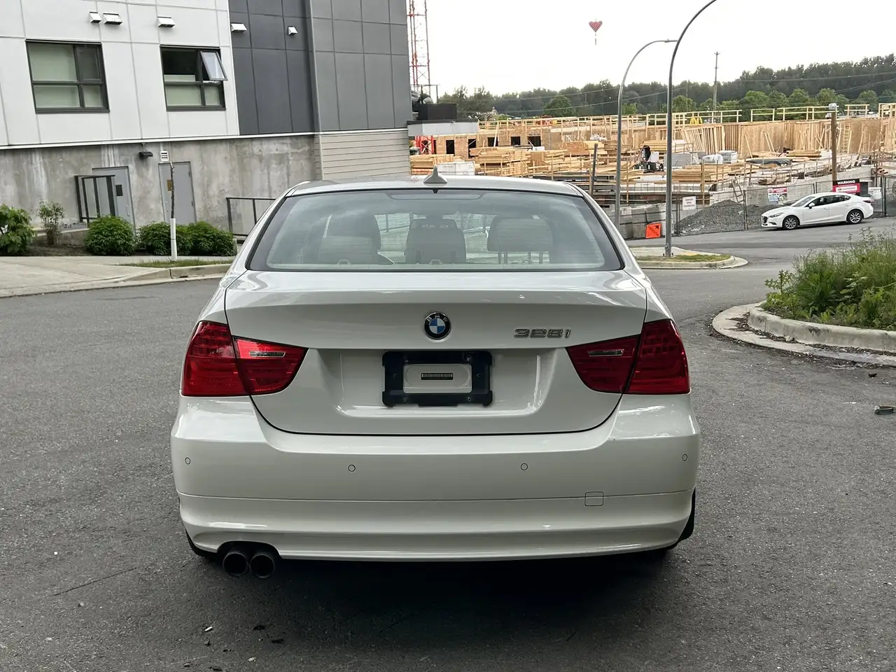 BMW 3 Series снимка BMW 3 Series