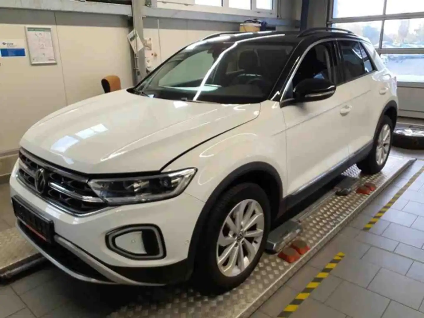 Volkswagen T-Roc 2.0 TDI DSG STYLE AHK+RFK+IQ.LIGHT+ACC+SHZ Weiß - 2