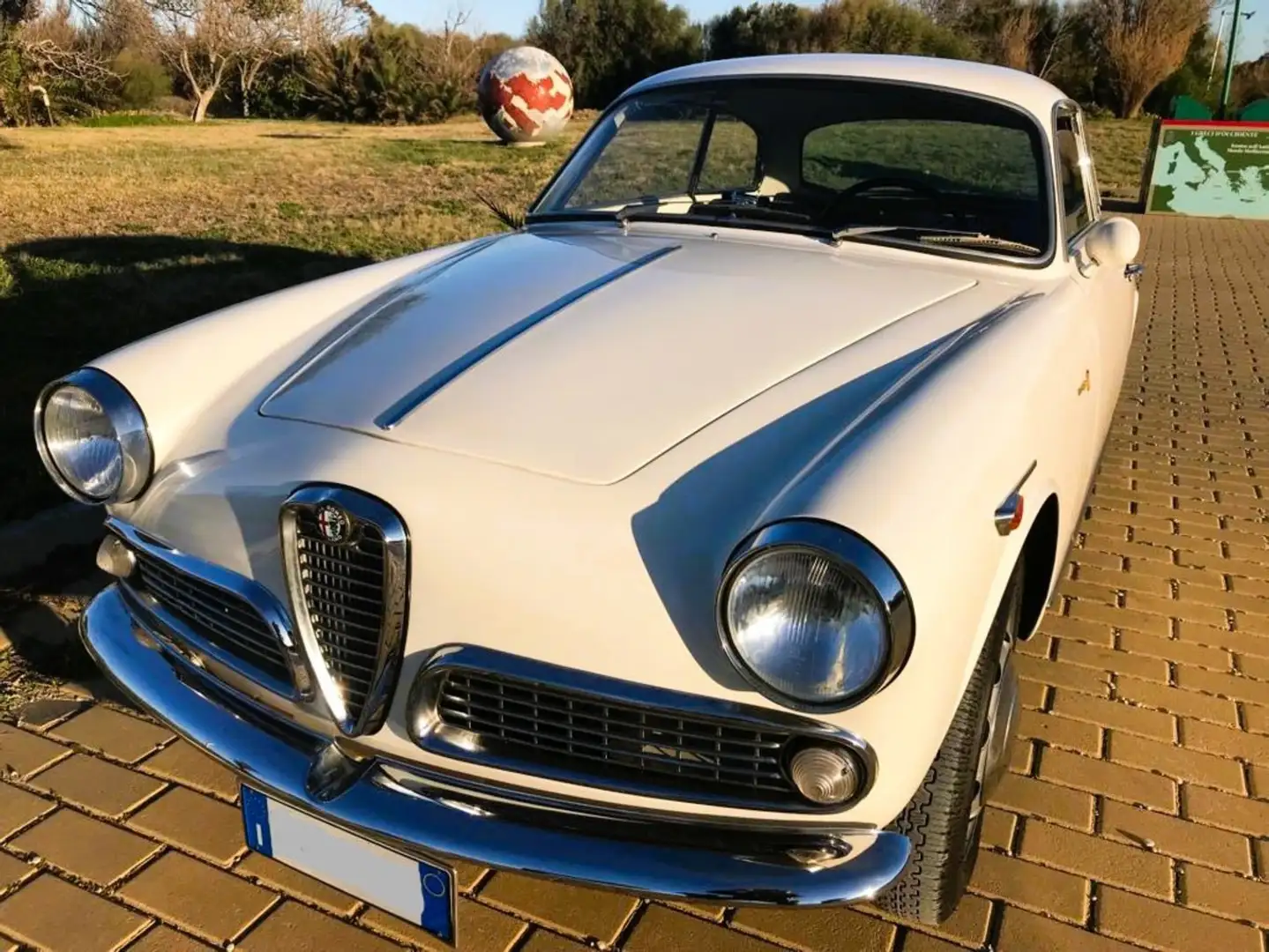 Alfa Romeo Giulietta Sprint 1300 - 1