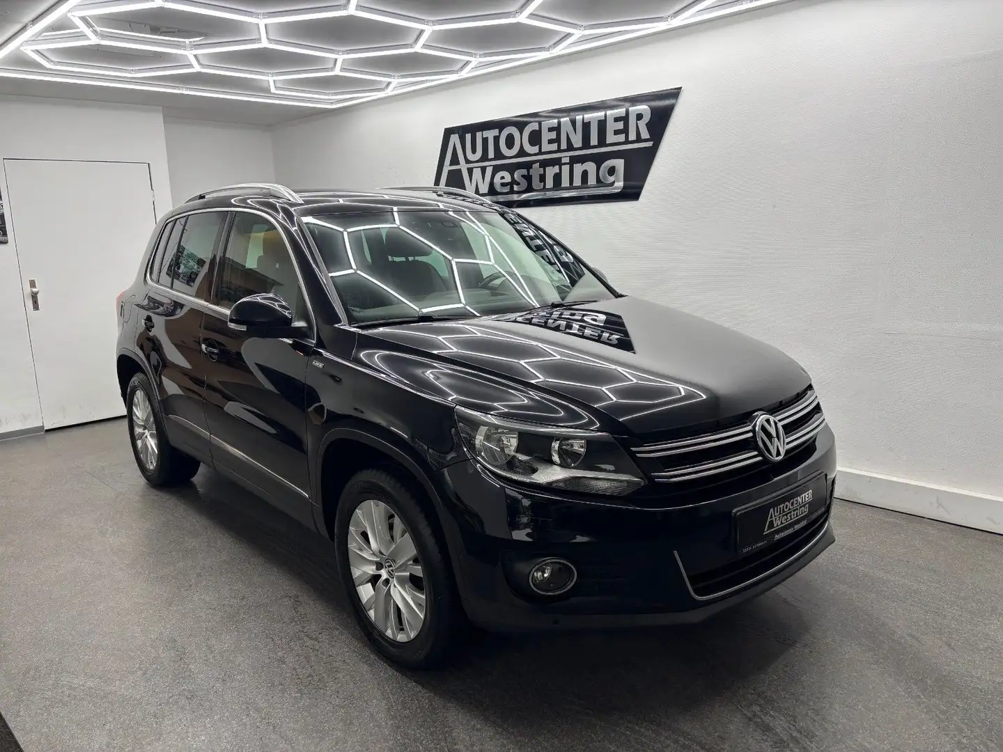Volkswagen Tiguan 2.0 TDI Life*2.Hand*Navi*AHK*SHZ* Noir - 1