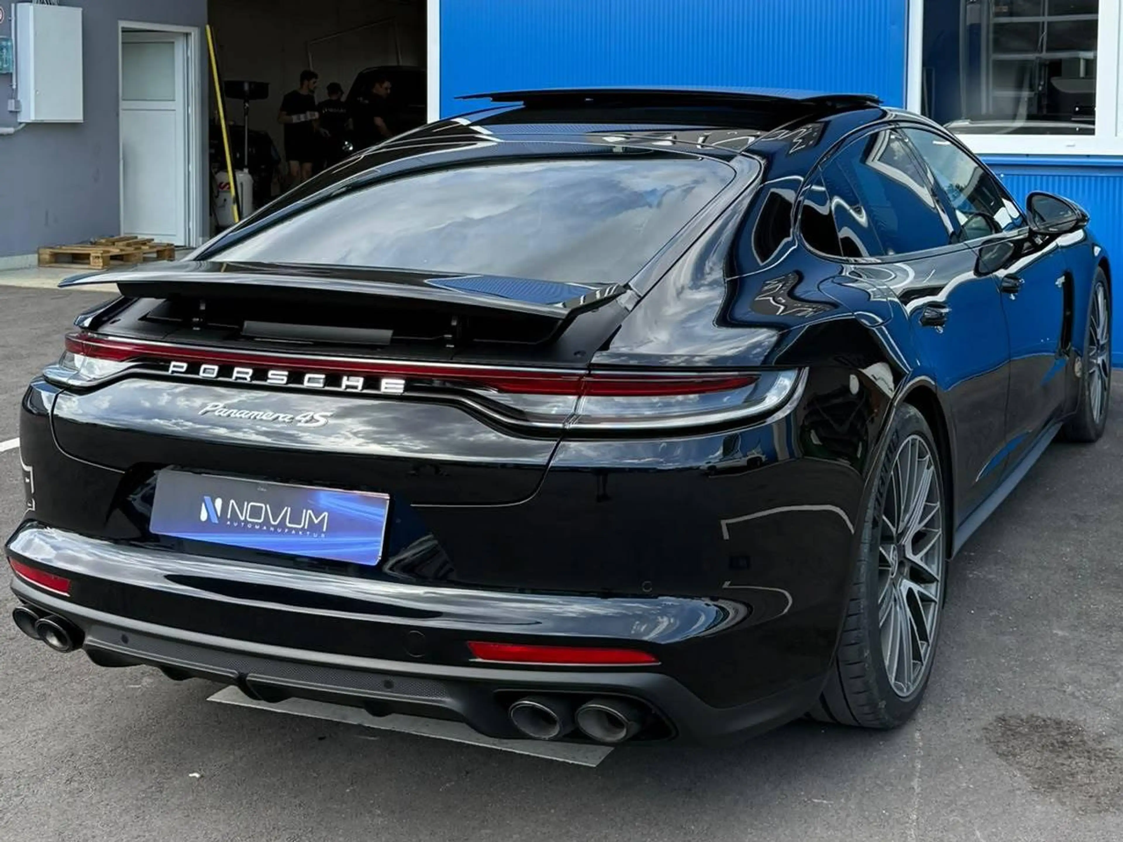 Porsche Panamera 4 S E-Hybrid — photo 8