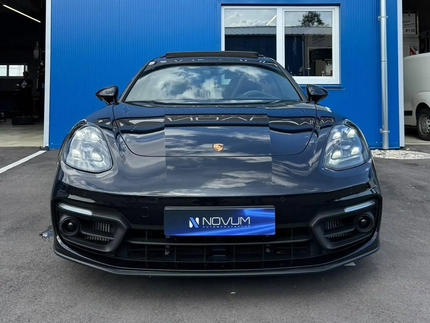 Porsche Panamera 4 S E-Hybrid Schwarz - 1