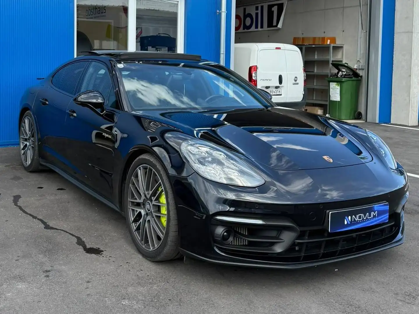 Porsche Panamera 4 S E-Hybrid Schwarz - 2