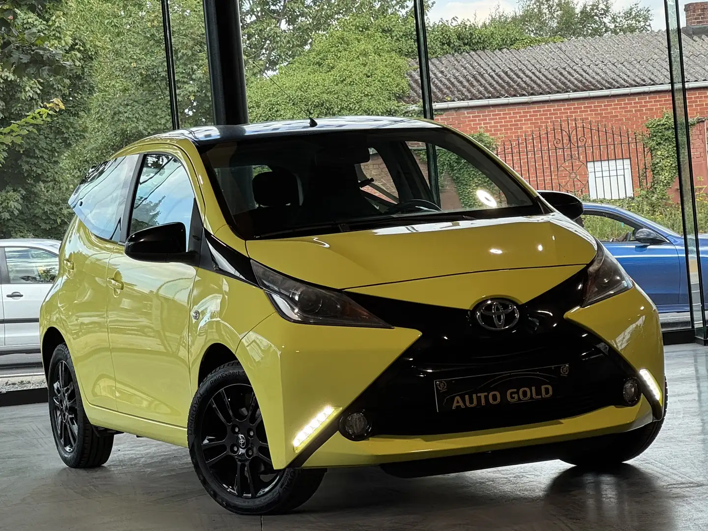 Toyota Aygo 1.0i VVT-i/EDITION/FULLOPTIONS/PACKSPORT!!!!!! Jaune - 2
