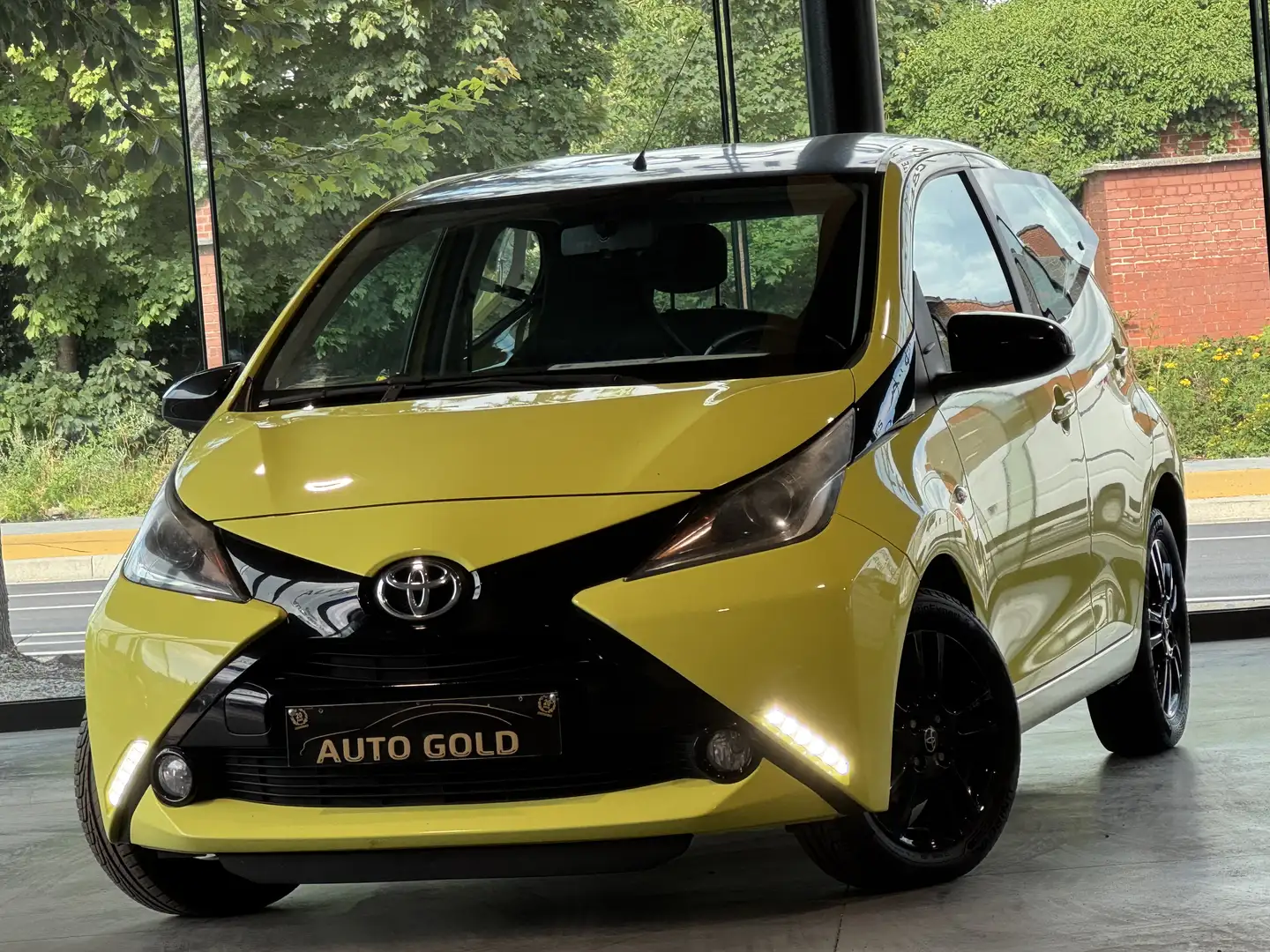 Toyota Aygo 1.0i VVT-i/EDITION/FULLOPTIONS/PACKSPORT!!!!!! Jaune - 1