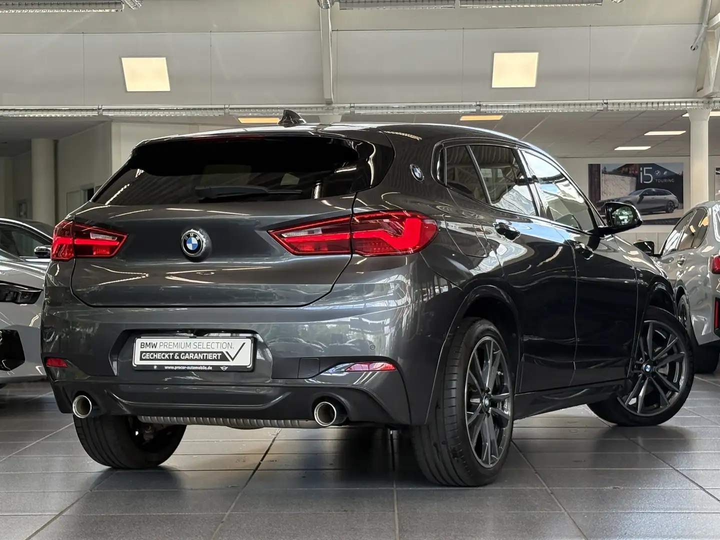 BMW X2 xDrive20i MSport PA HuD HiFi RFK LED Shz Navi Grijs - 2