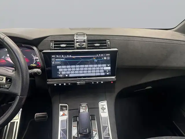 DS Automobiles DS 7 view 13