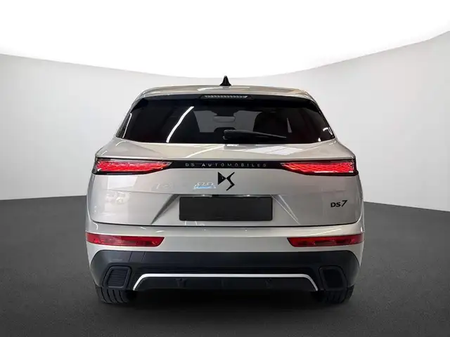 DS Automobiles DS 7 view 4