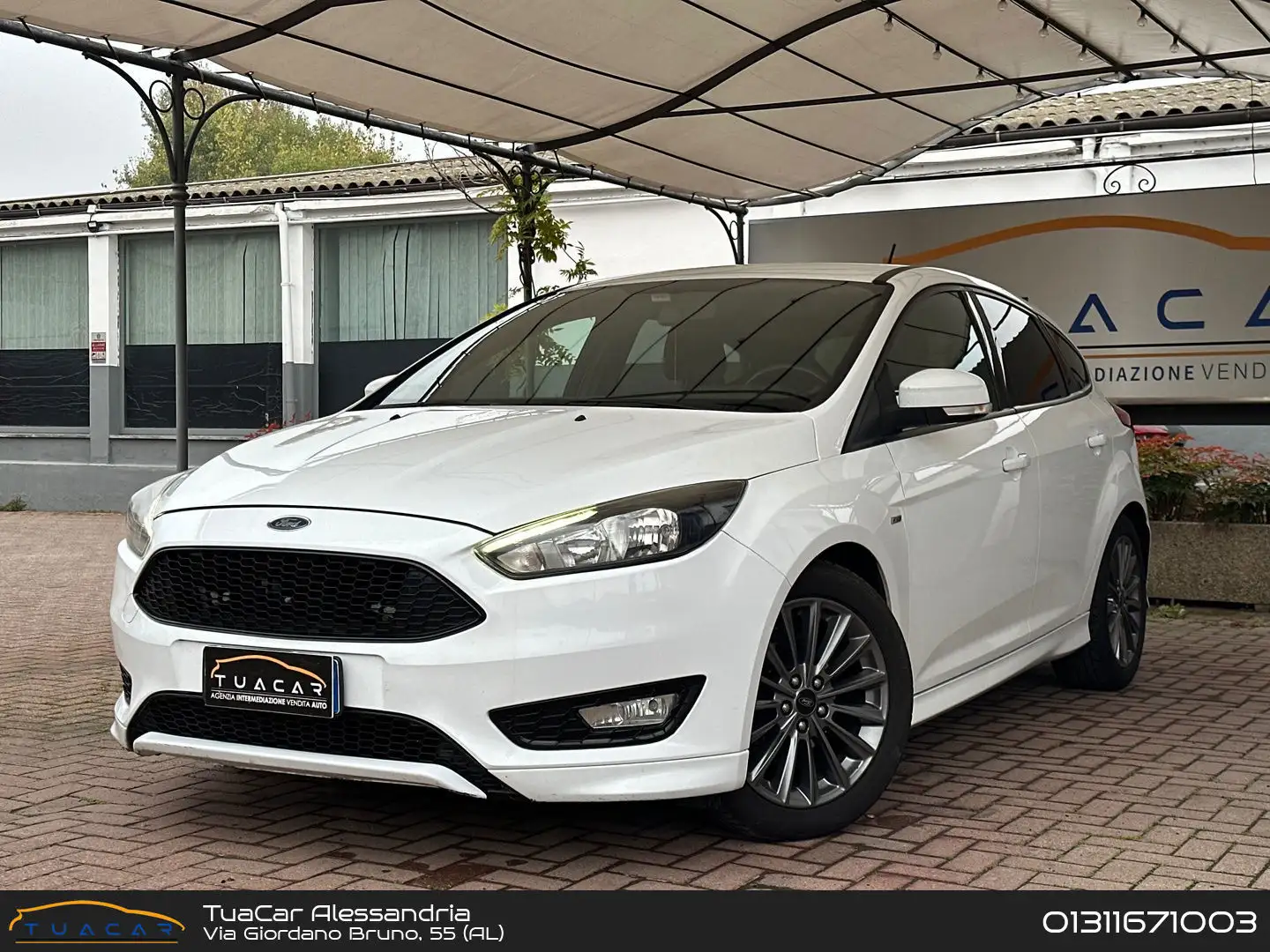 Ford Focus ST Line 1.5 TDCi Blanc - 1