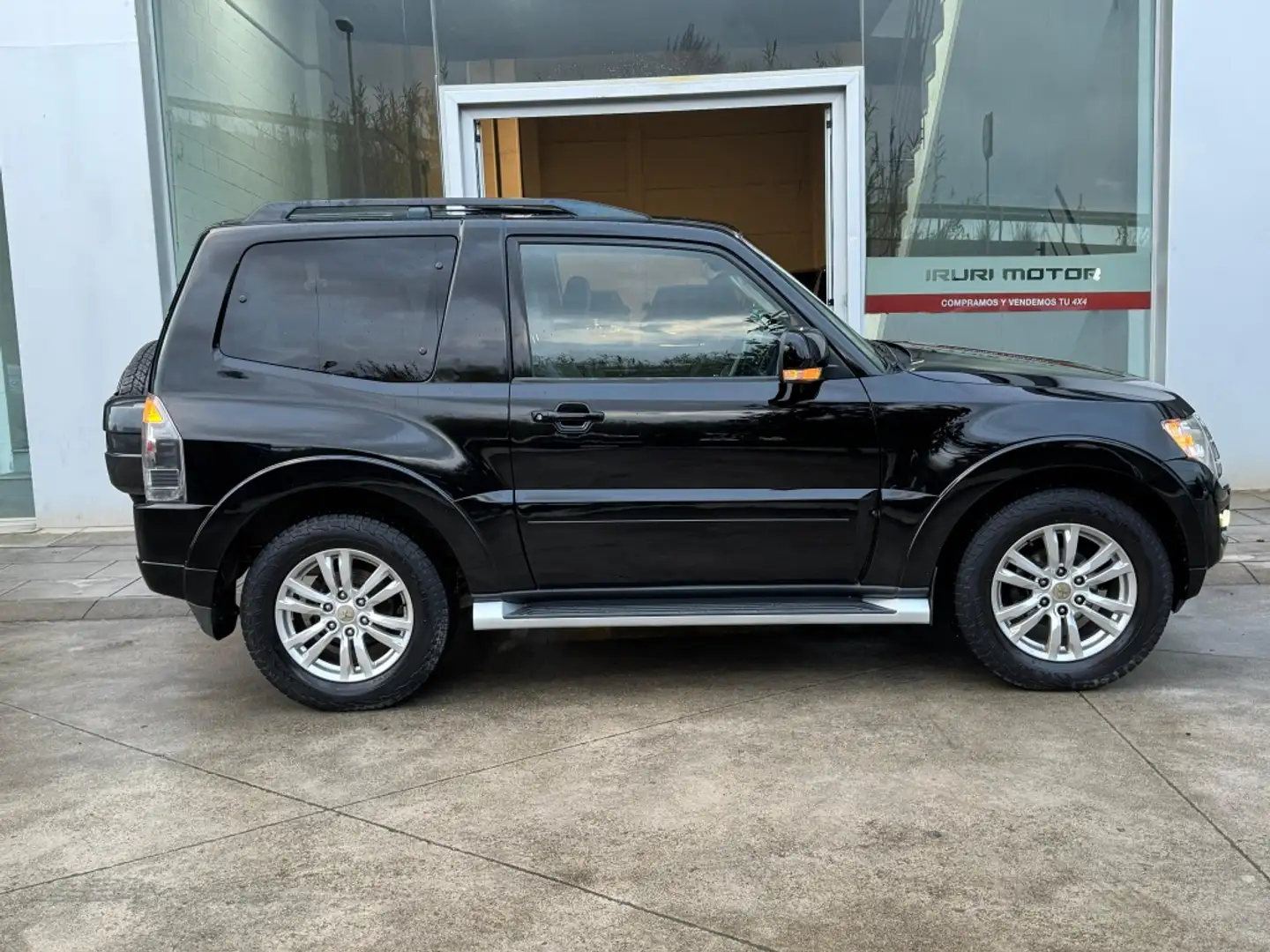 Mitsubishi Montero 3.2DI-D Kaiteki 5AT 200 Negro - 1