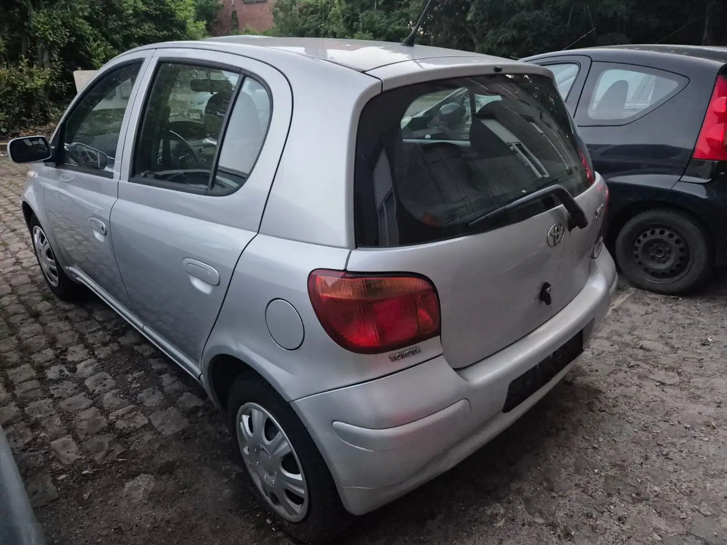 Toyota Yaris 1.3i Linea Luna GPS - 2