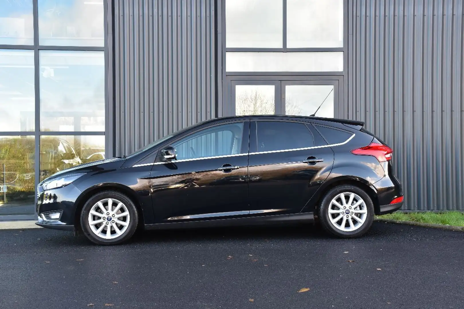 Ford Focus III (2) 1.6 TDCI 115 S&S TREND 5P Noir - 2