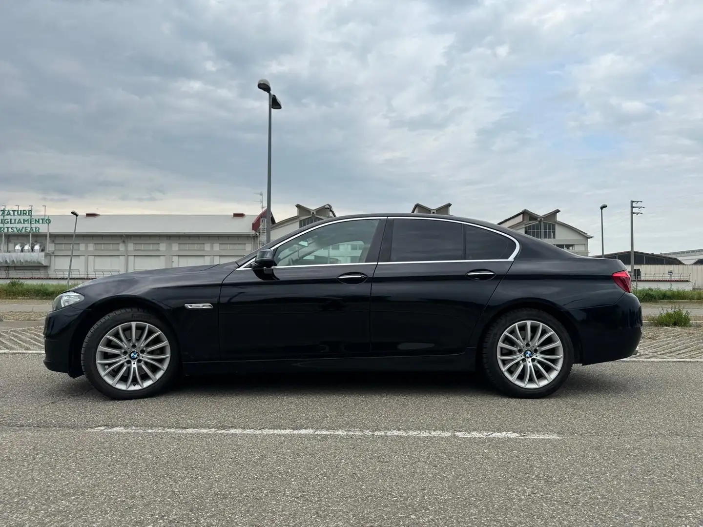 BMW 525 Xdrive luxury Black - 2