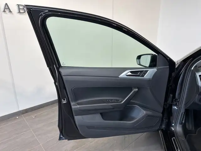 Volkswagen Polo view 6