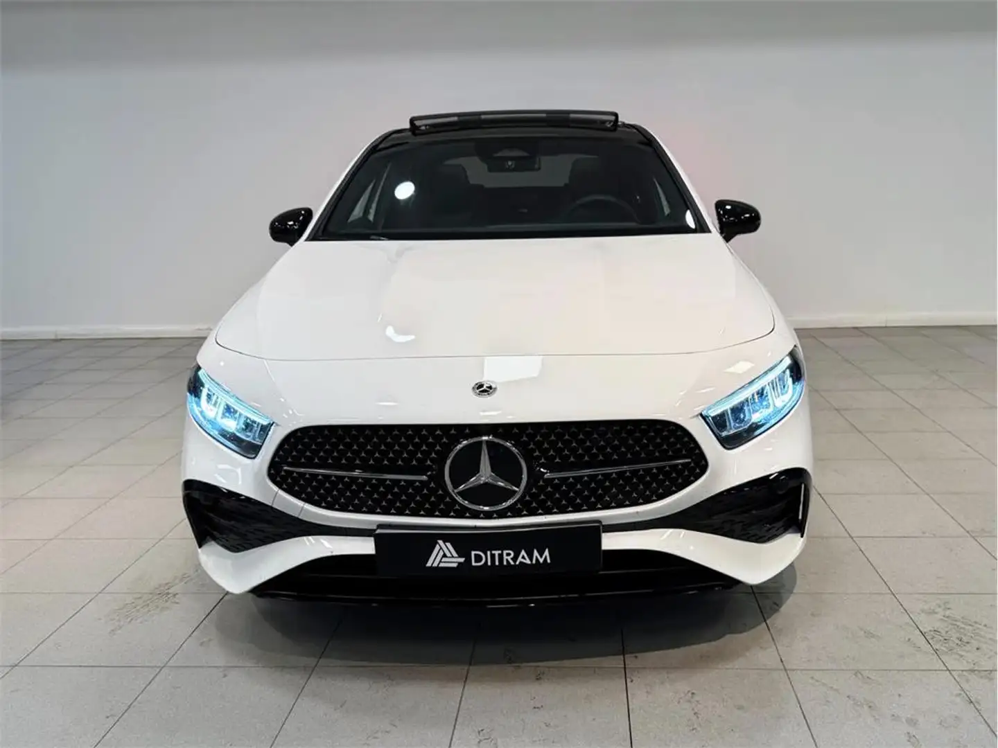Mercedes-Benz A 250 e con tecnologí híbrida EQ Sedán - 2