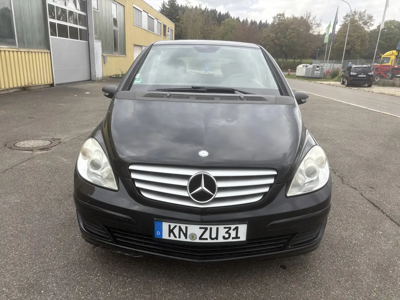 Mercedes-Benz B 180