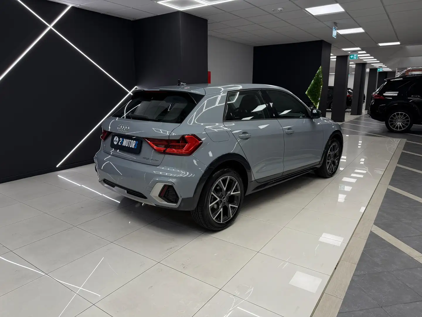 Audi A1 Citycarver 30 1.0 tfsi Identity Contrast 110cv Grigio - 2