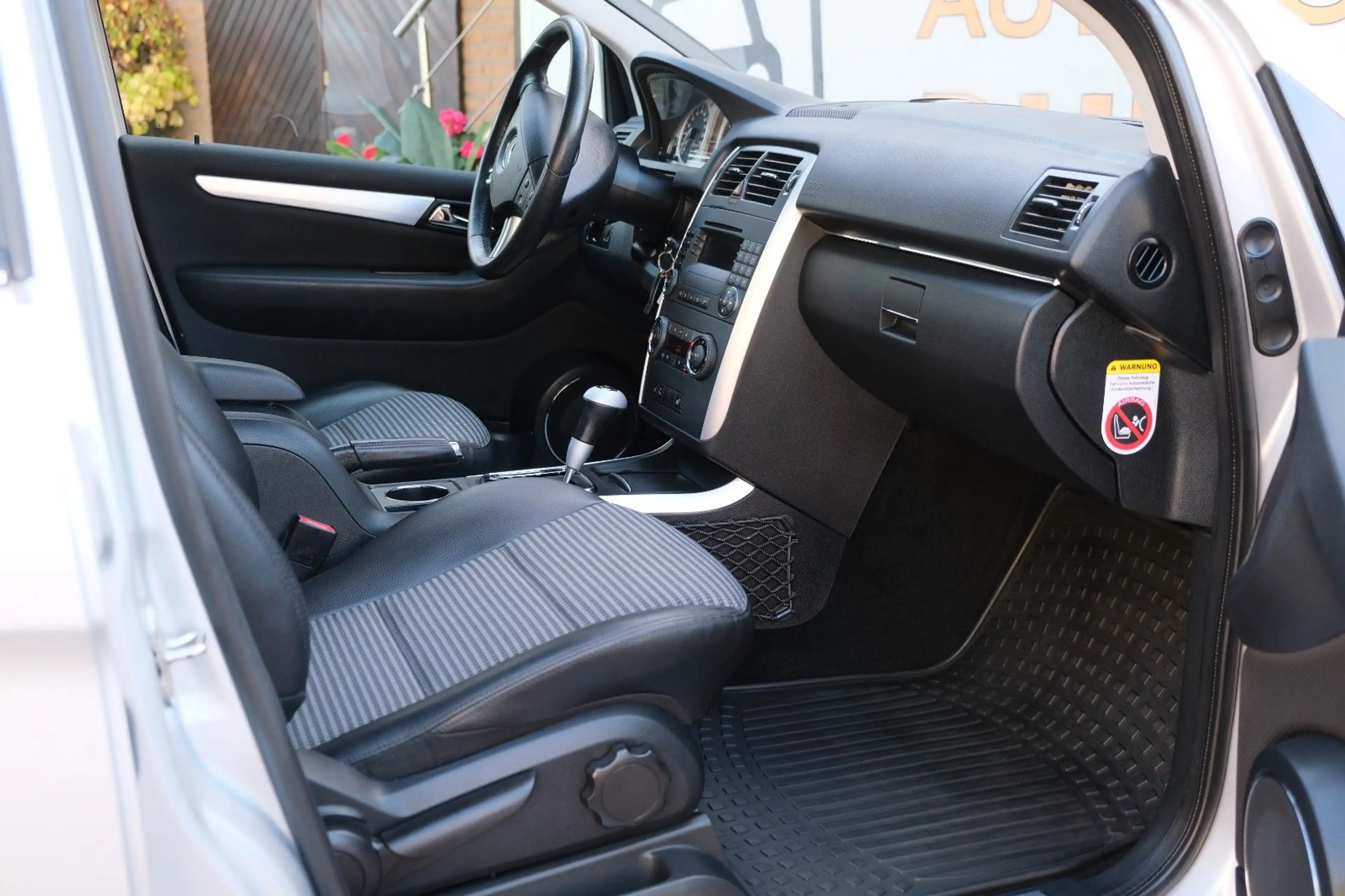 Mercedes-Benz B 200 Automatik Sport Paket 2.HD NAVI SCHECKHEFT — photo 14