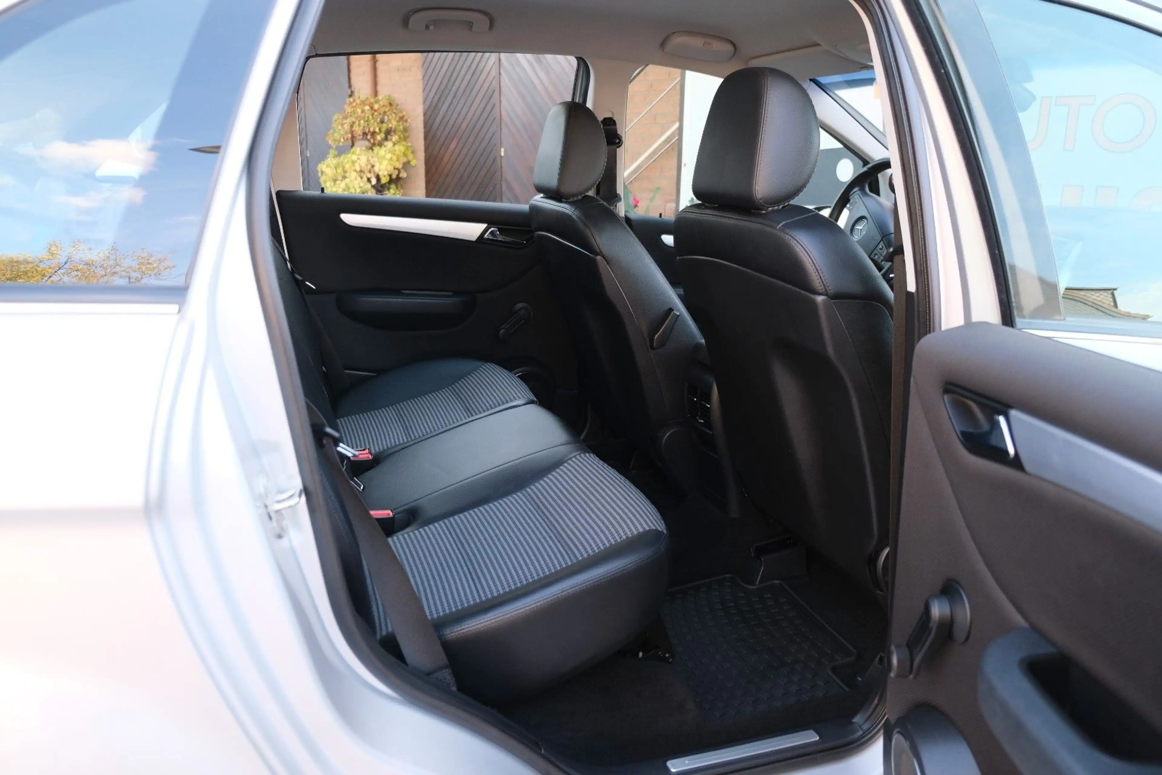 Mercedes-Benz B 200 Automatik Sport Paket 2.HD NAVI SCHECKHEFT — photo 15