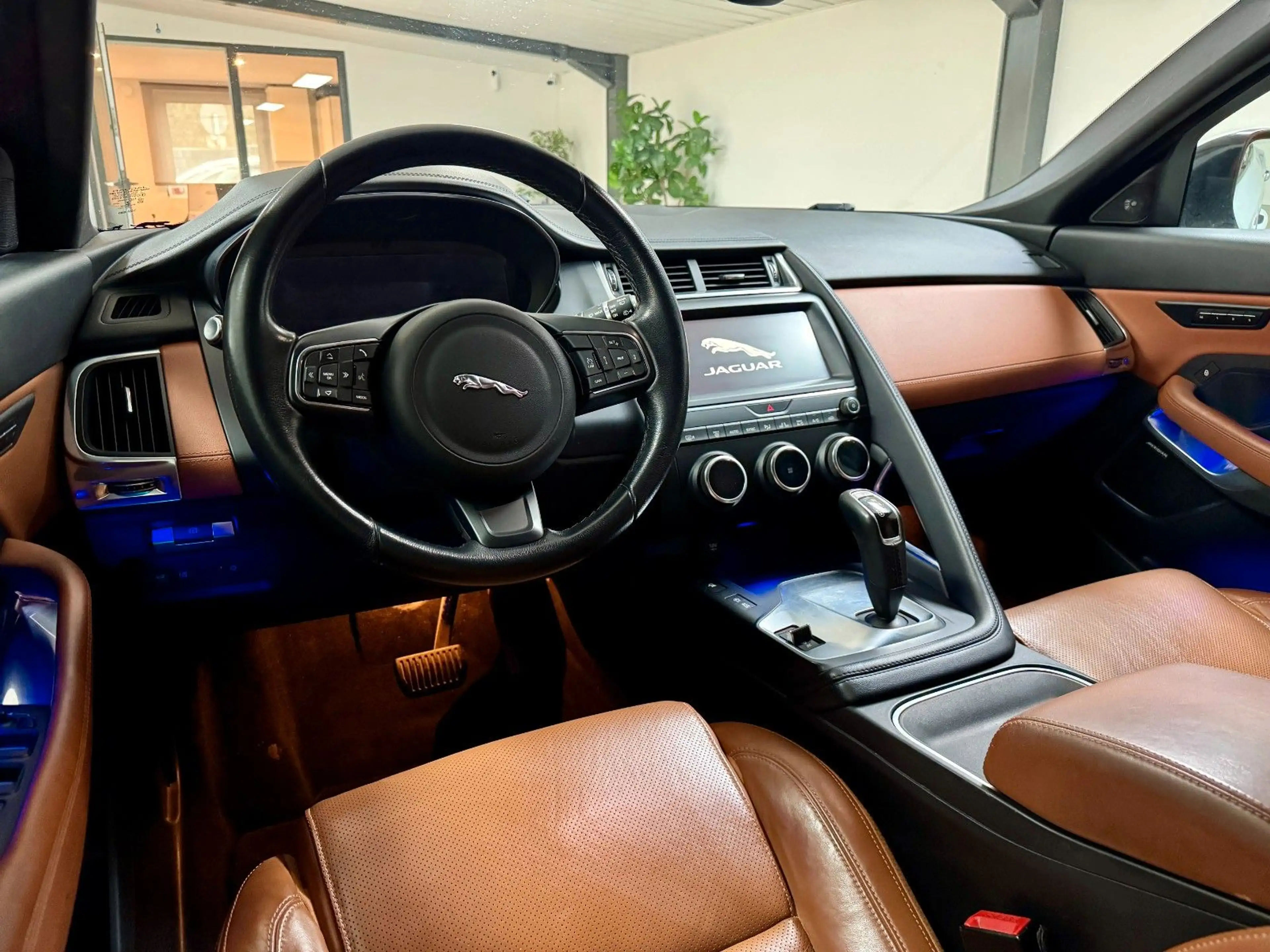Jaguar E-Pace E-PACE D240*HSE*AWD*Pano*LED*Memory*Audio — photo 14