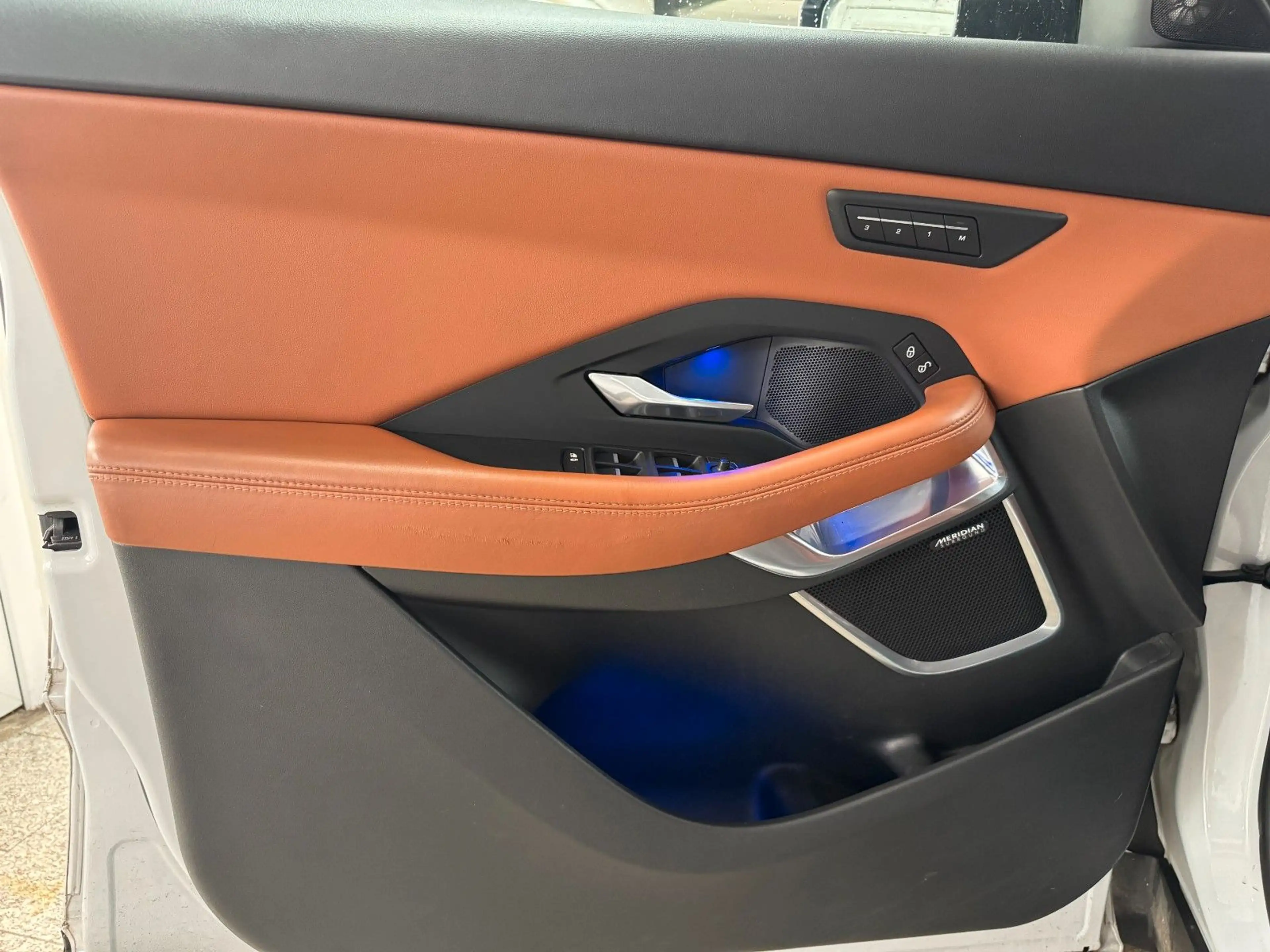 Jaguar E-Pace E-PACE D240*HSE*AWD*Pano*LED*Memory*Audio — photo 15