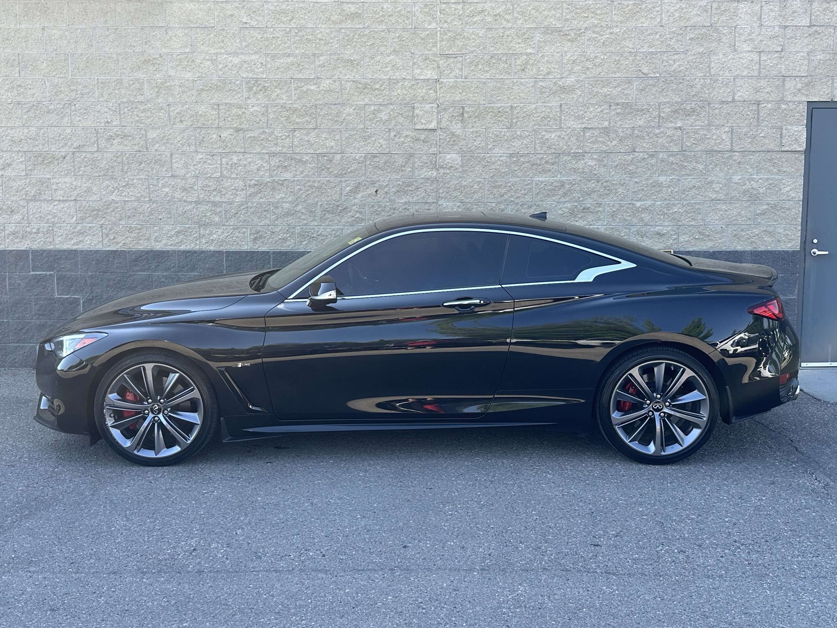 2022 Infiniti Q60 Sport — photo 1