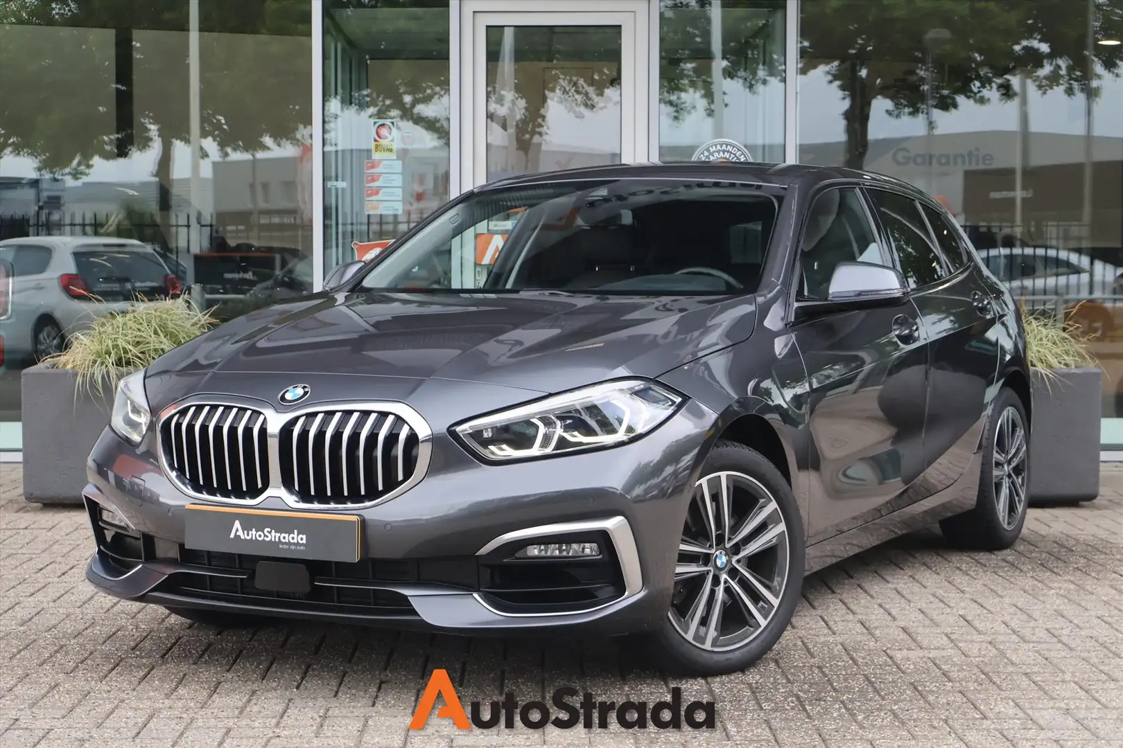 BMW 116 1-Serie (f40) 116i SportLine | Camera | Navi | Car Grijs - 1