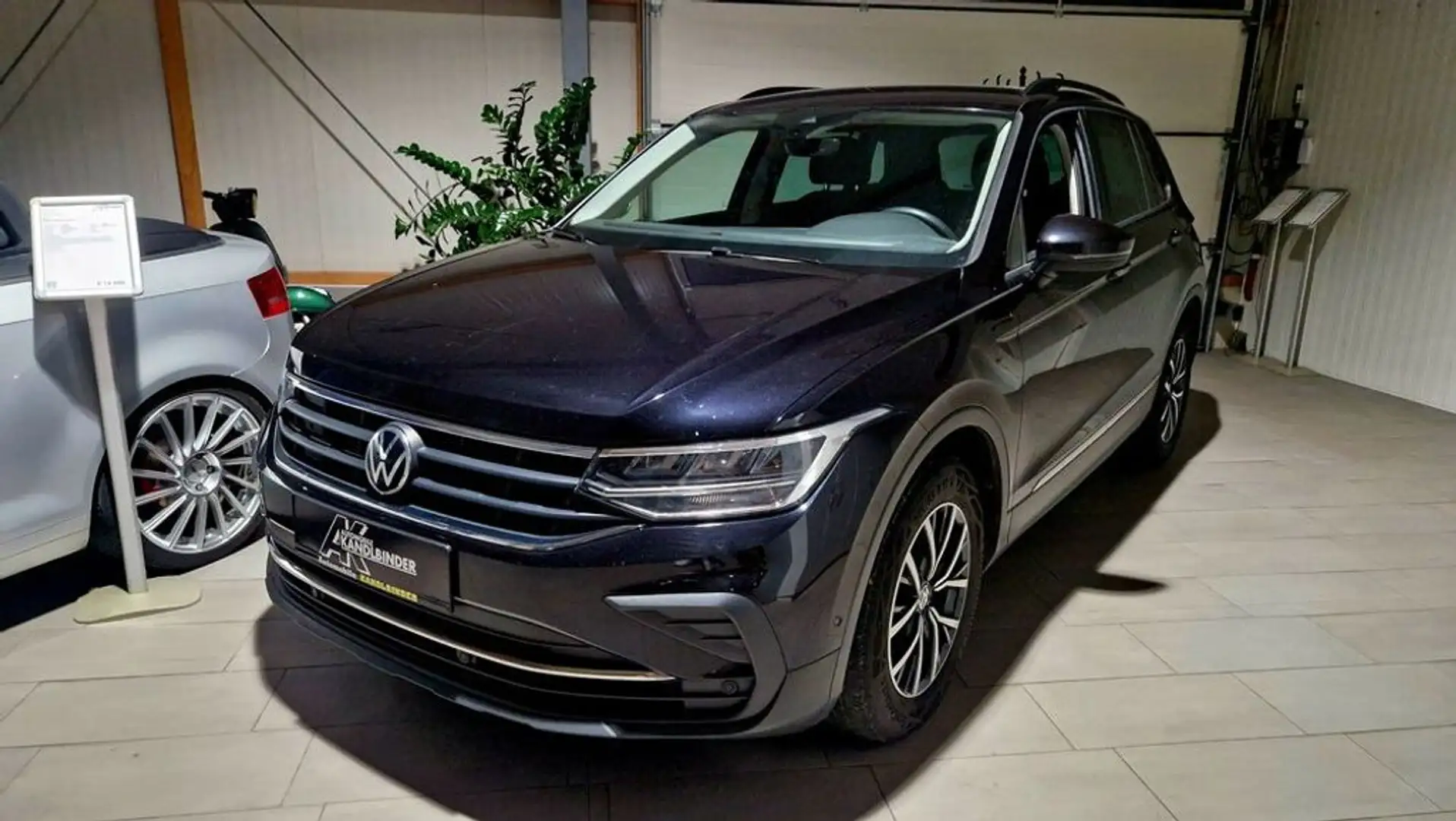 Volkswagen Tiguan TDI  Life ''1.Besitz'' ''AHV'' Noir - 1