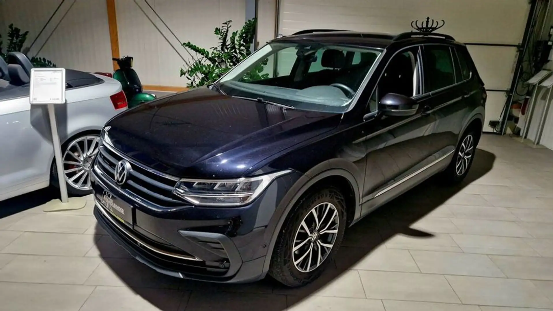 Volkswagen Tiguan TDI  Life ''1.Besitz'' ''AHV'' Noir - 2