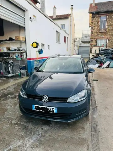 Volkswagen Golf view 2
