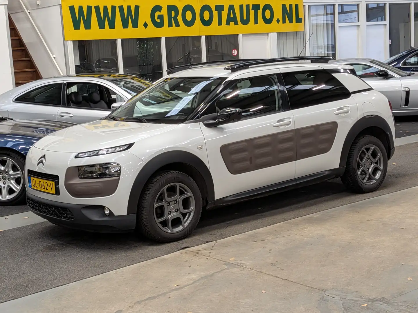 Citroen C4 Cactus 1.2 PureTech Shine Airco, Cruise Control, Trekhaak Wit - 1