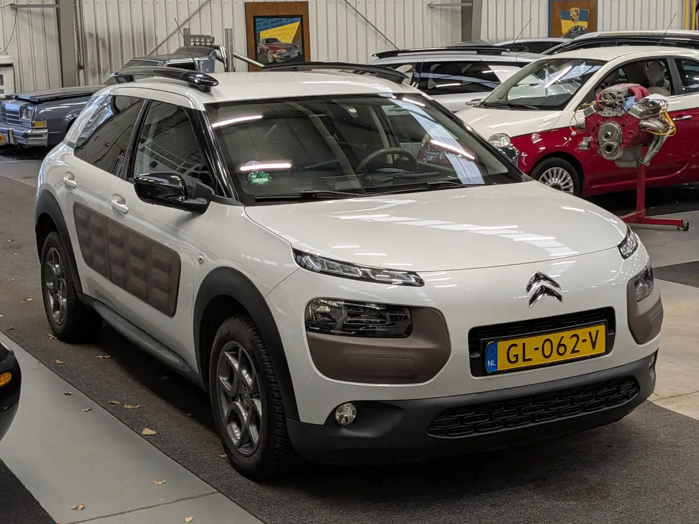 Citroen C4 Cactus 1.2 PureTech Shine Airco, Cruise Control, Trekhaak Wit - 2