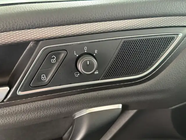 Volkswagen Golf Sportsvan view 10