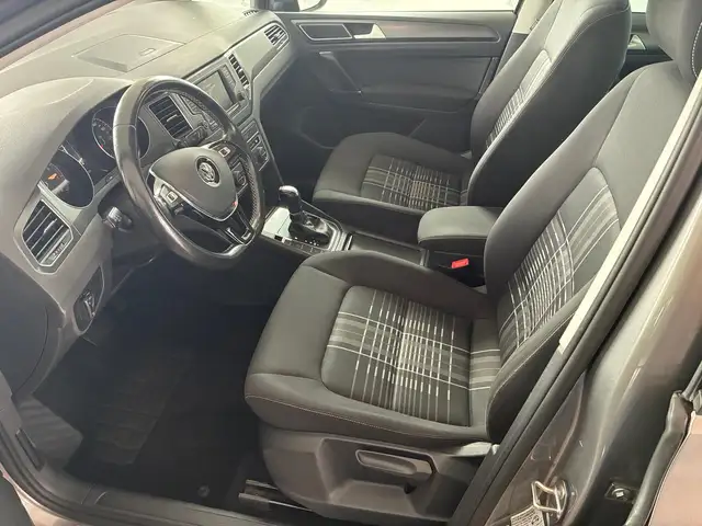 Volkswagen Golf Sportsvan view 11