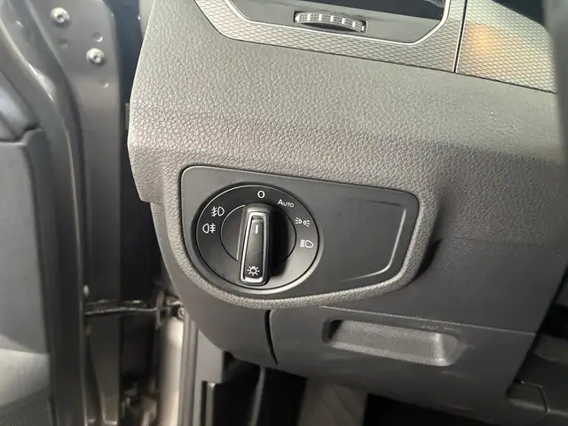 Volkswagen Golf Sportsvan view 12