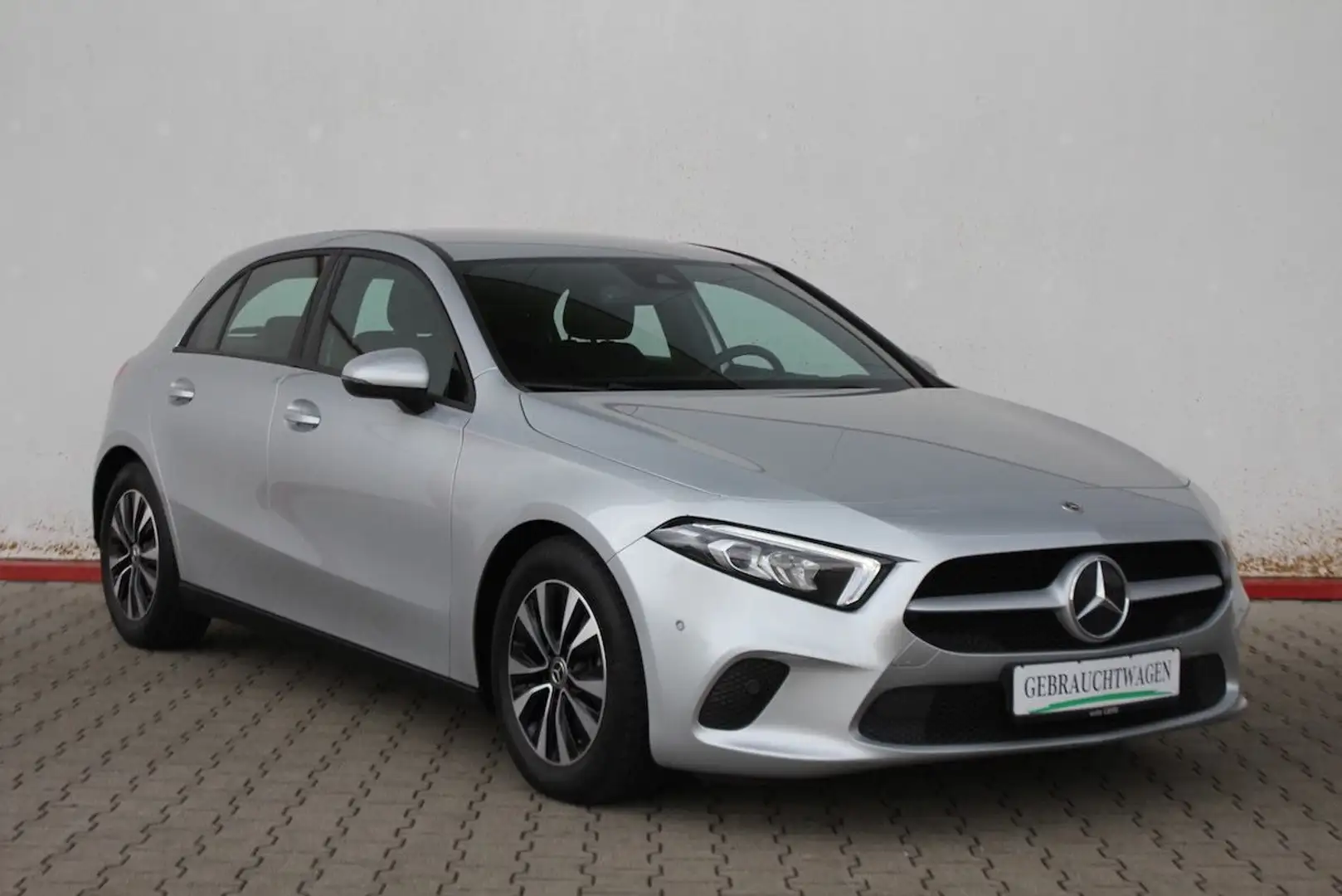 Mercedes-Benz A 180 d 8G-Dct 458 WideScreen Apple CarPlay LED Zilver - 1