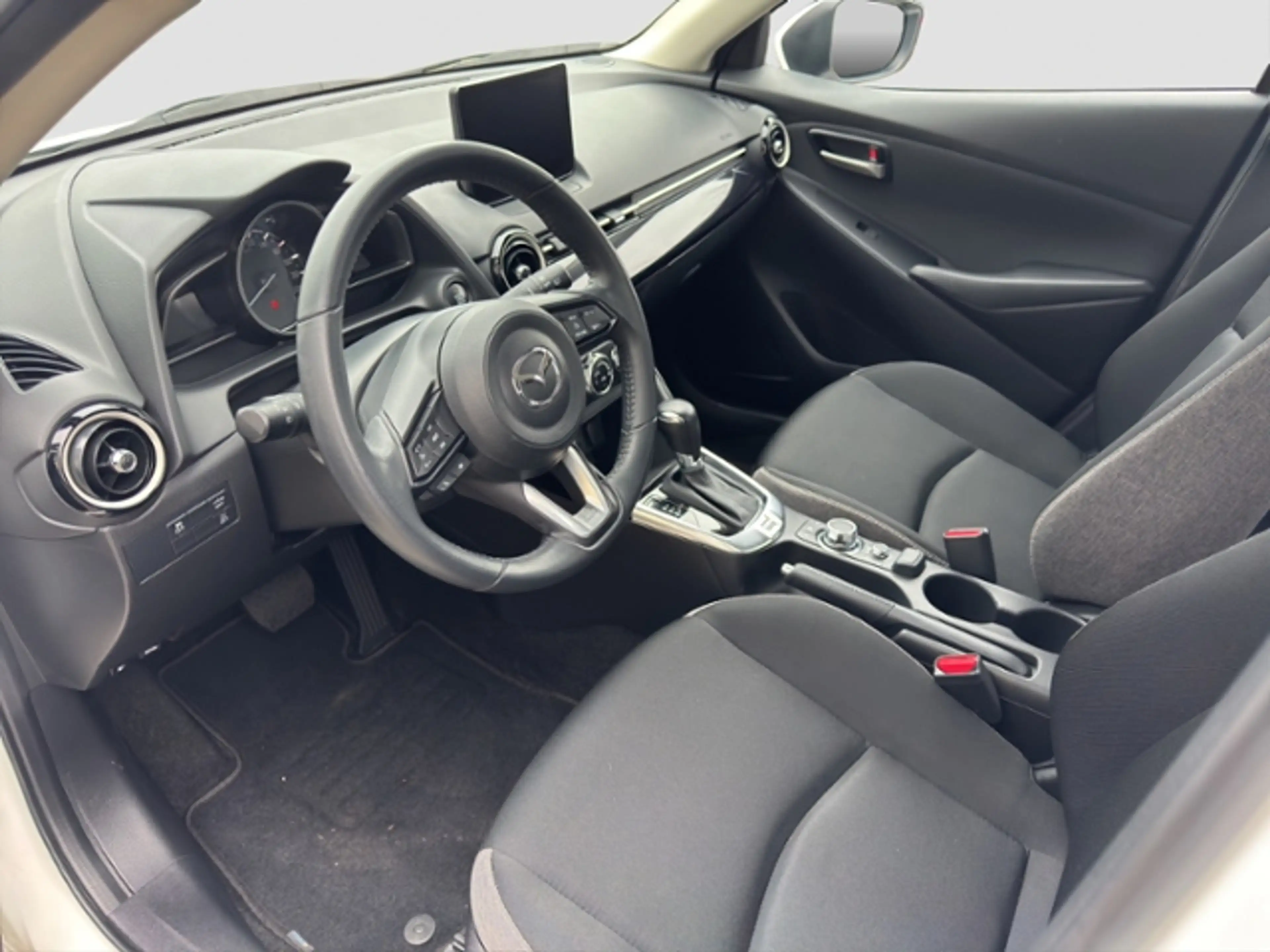 Mazda 2 1.5 SKYACTIVE Center-Line AUTOMATIK — photo 9