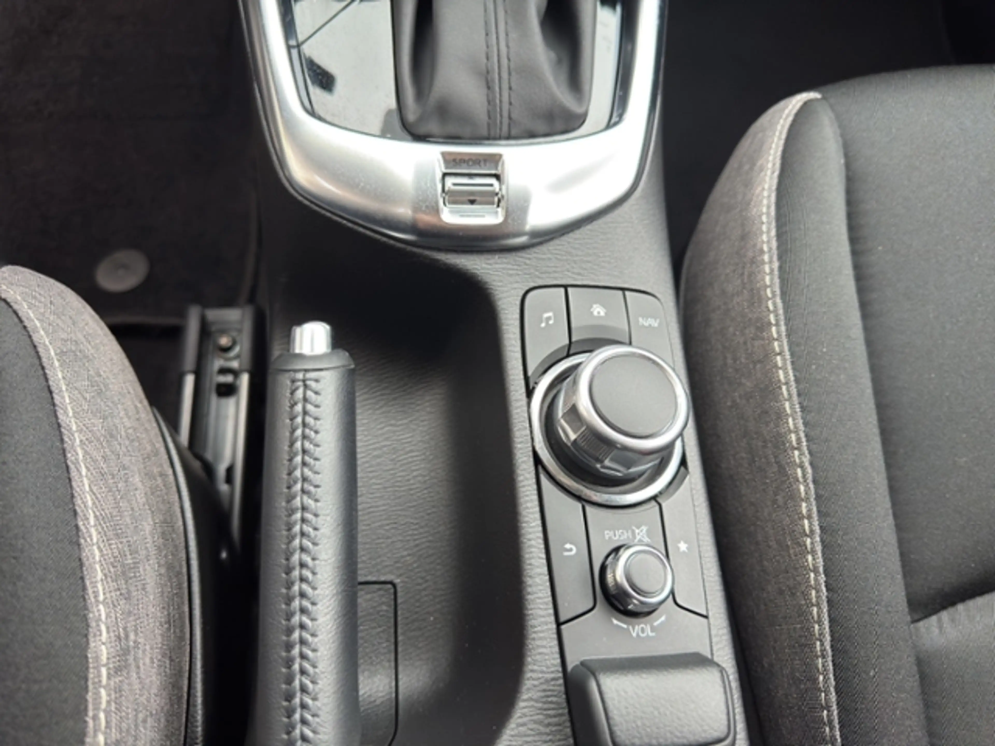 Mazda 2 1.5 SKYACTIVE Center-Line AUTOMATIK — photo 15