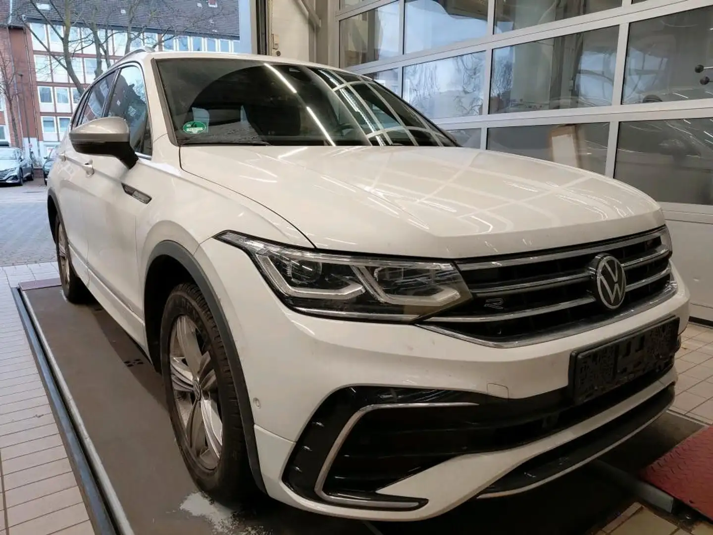 Volkswagen Tiguan Allspace 4M R-LINE*AHK*PANO*R-CAM*20"ALU* Blanc - 1